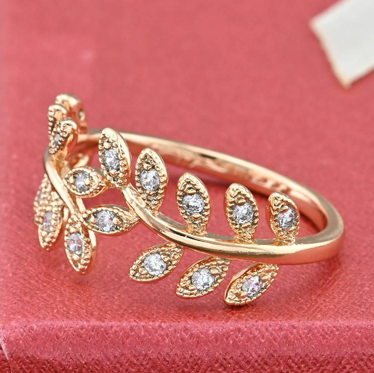 

Кольцо Xuping Корона 14255 ширина 9 мм белые фианиты позолота 18К размер 19