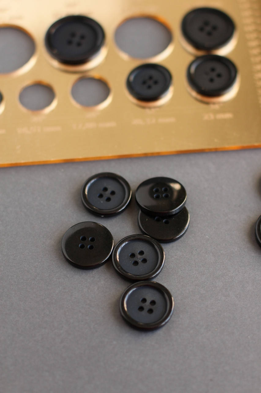 

Пуговицы черные матовые с глянцевым кантом 32L - 20мм, Черный