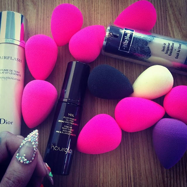 

Спонж для нанесения макияжа Beauty Blender каплевидной формы