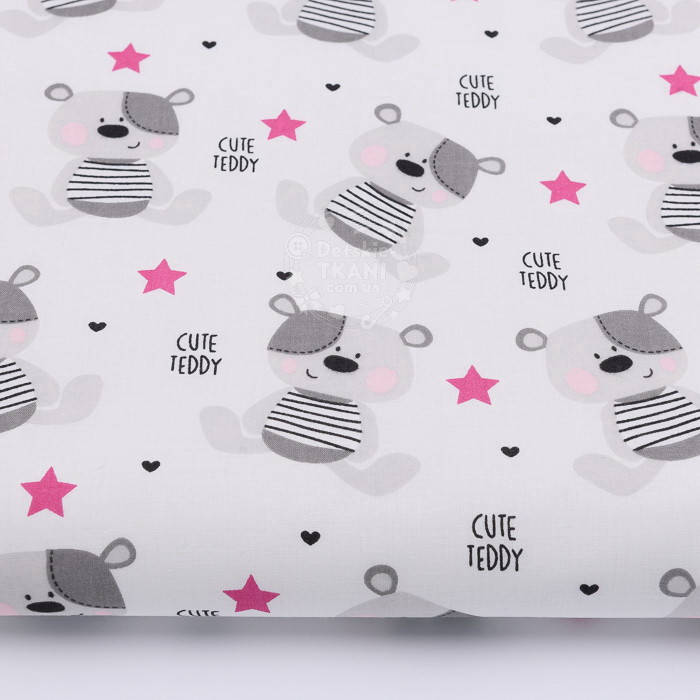 

Ткань бязь с серыми мишками и малиновыми звёздами "Cute Teddy" №755