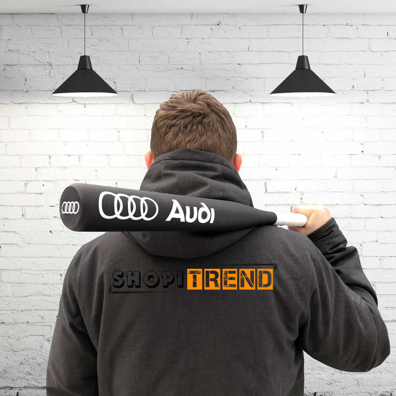 

Бейсбольная бита с маркой Ауди / Audi