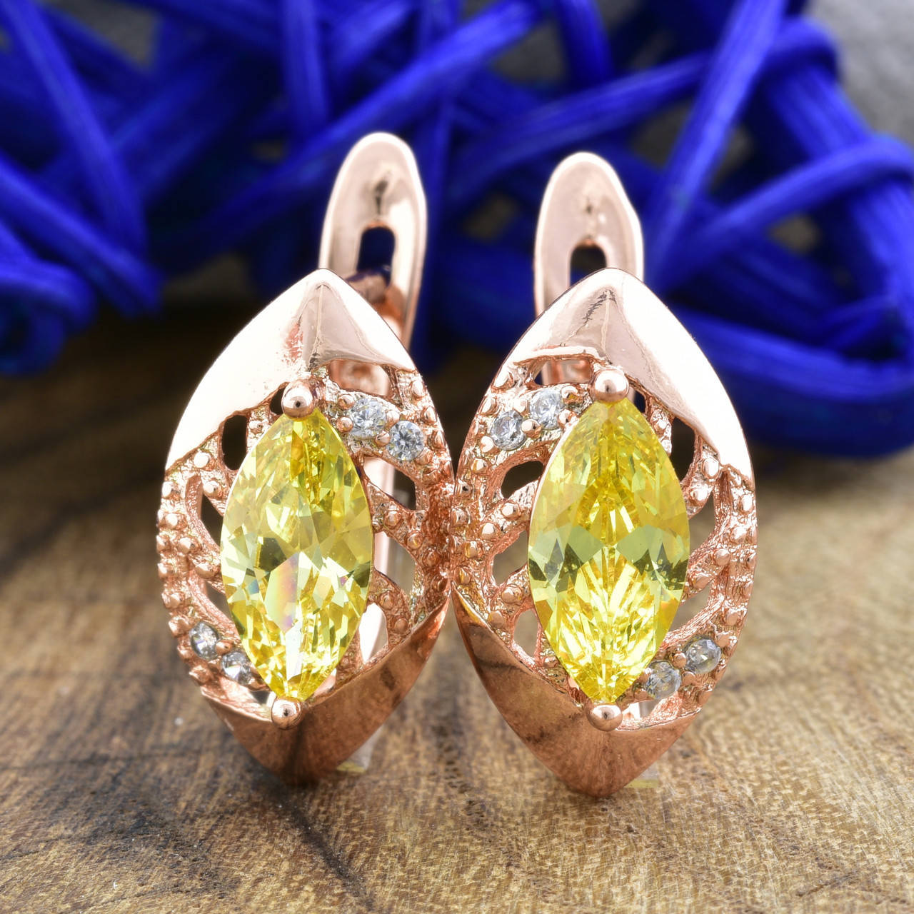 

Серьги Xuping Самоцветы код 20549 размер 14х8 мм жёлтые фианиты позолота РО