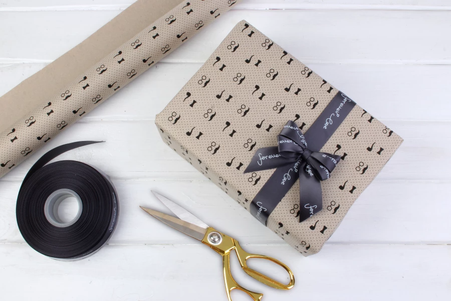 

Упаковочная бумага "Усы+трубка" 10 м*70 см