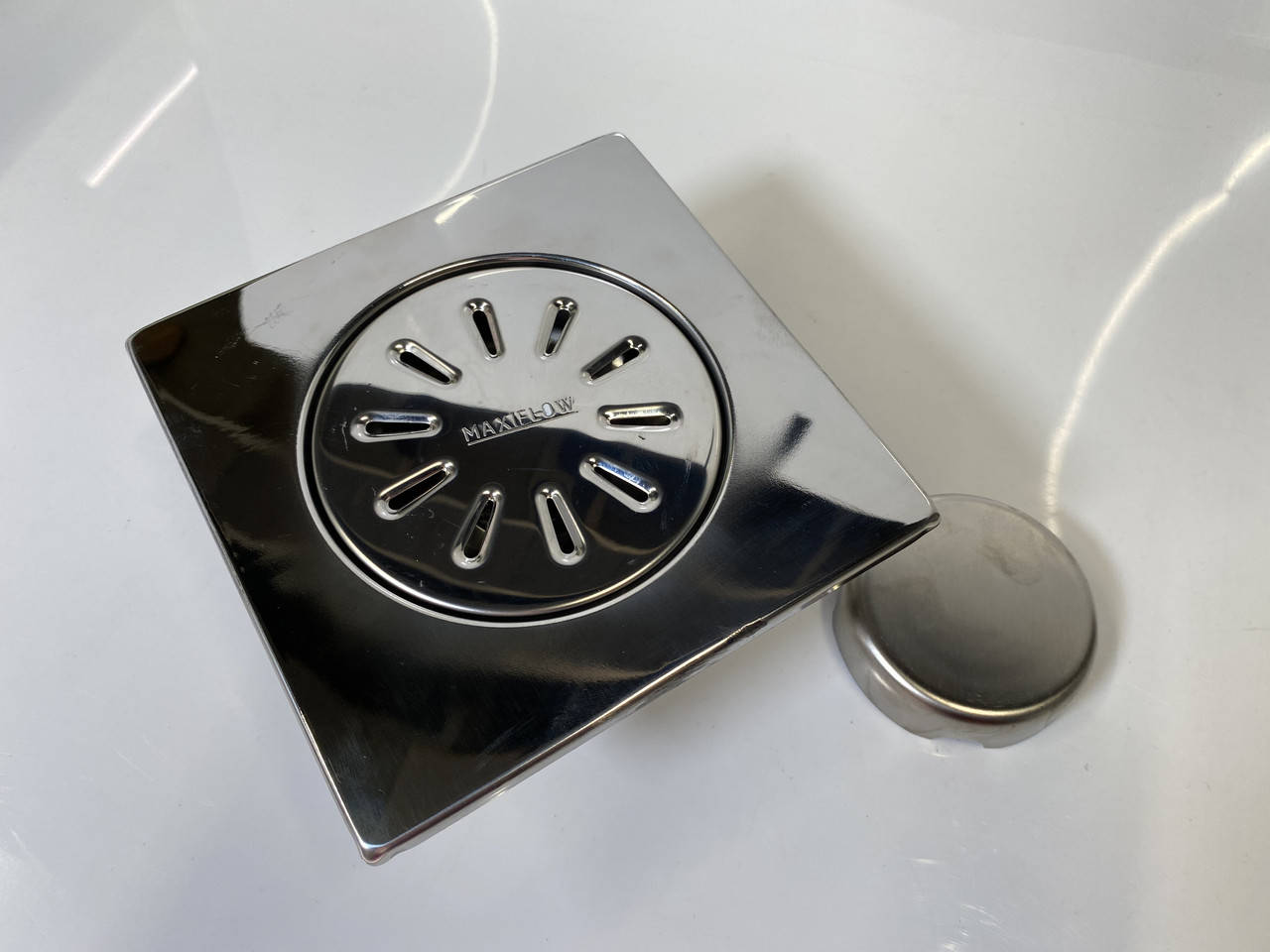 

Трап из нержавеющей стали SLIM 15*15см, вертикальный, D50, Хром