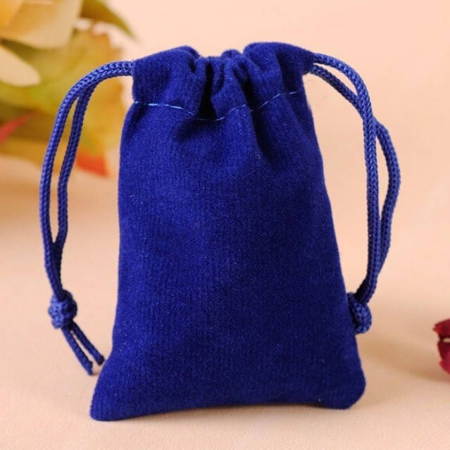 

Синий бархатный мешочек 7 х 9 см