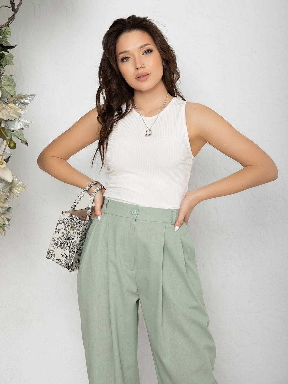 

Белый фактурный топ без рукавов S, M, L, XL,