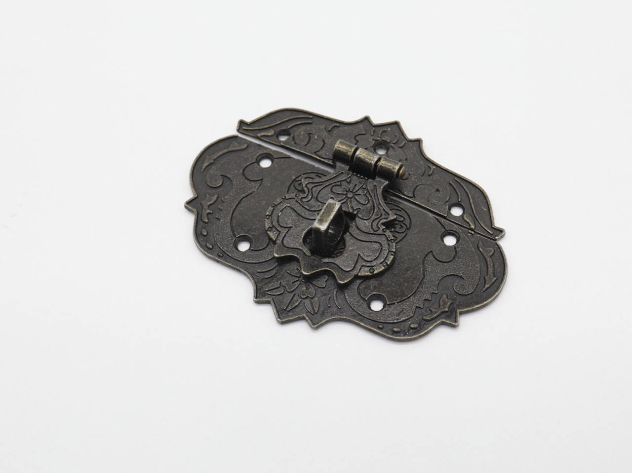 

Замок под старину. 77х57мм