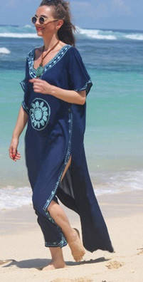 

Длинная пляжная туника-платье синего цвета с вышивкой