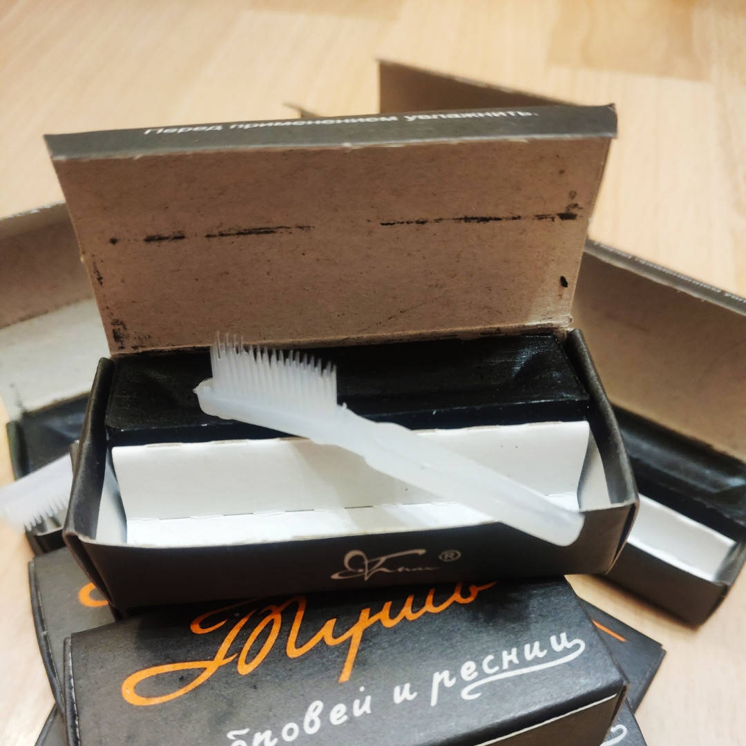 

Тушь для ресниц и бровей "Ленинградская" твердая (10гр) Чёрная, Черный