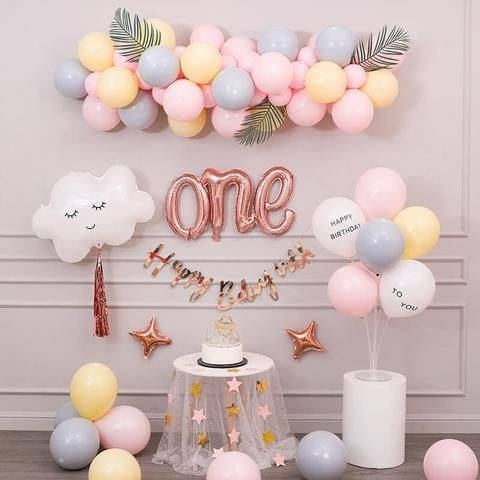

Фотозона для девочки на 1 год, облачко, гирлянда розовое золото, надпись ONE