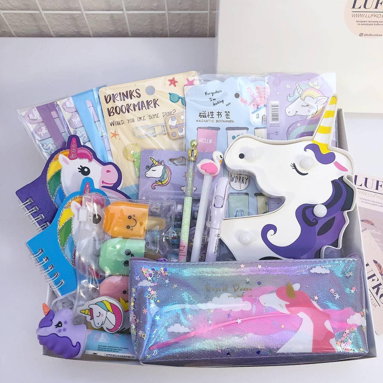 

Подарочный набор канцелярии с ночником Unicorn L, Разные цвета