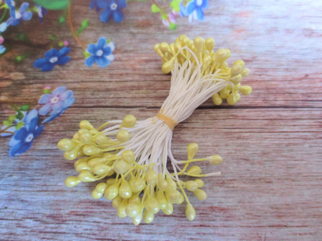 

Тычинки жемчужные ЛИМОННОГО ЦВЕТА, 70-75 нитей, 140-150 головок