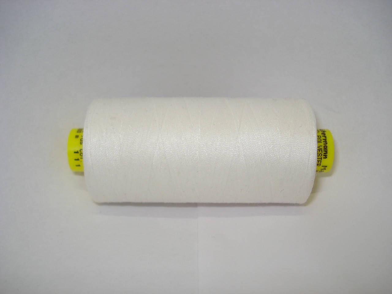 

Нитка Gutermann mara №120 1000м.col 111 молочный