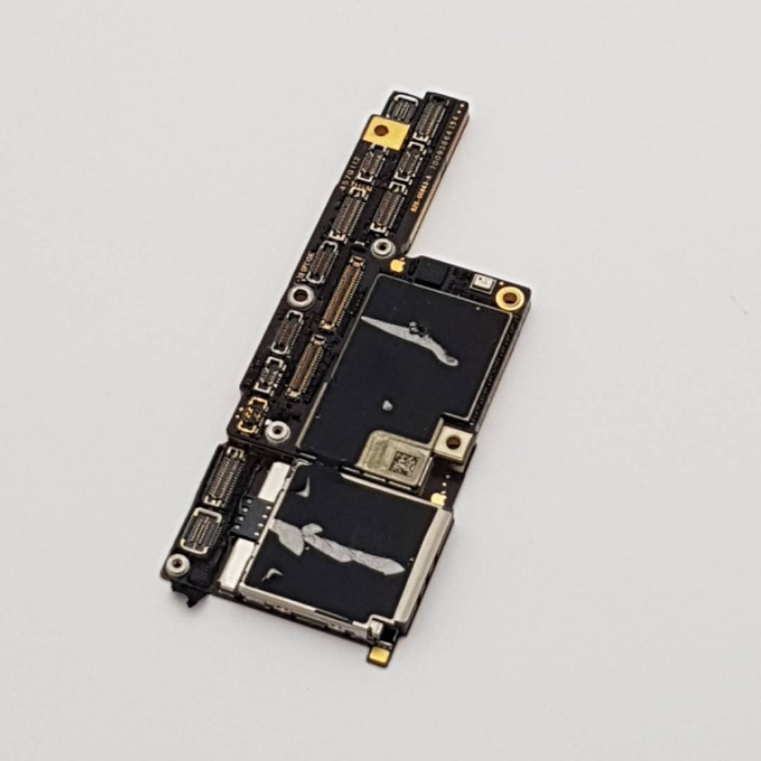 

Нерабочая материнская плата (донор) Apple Iphone X (нерабочая флэш)