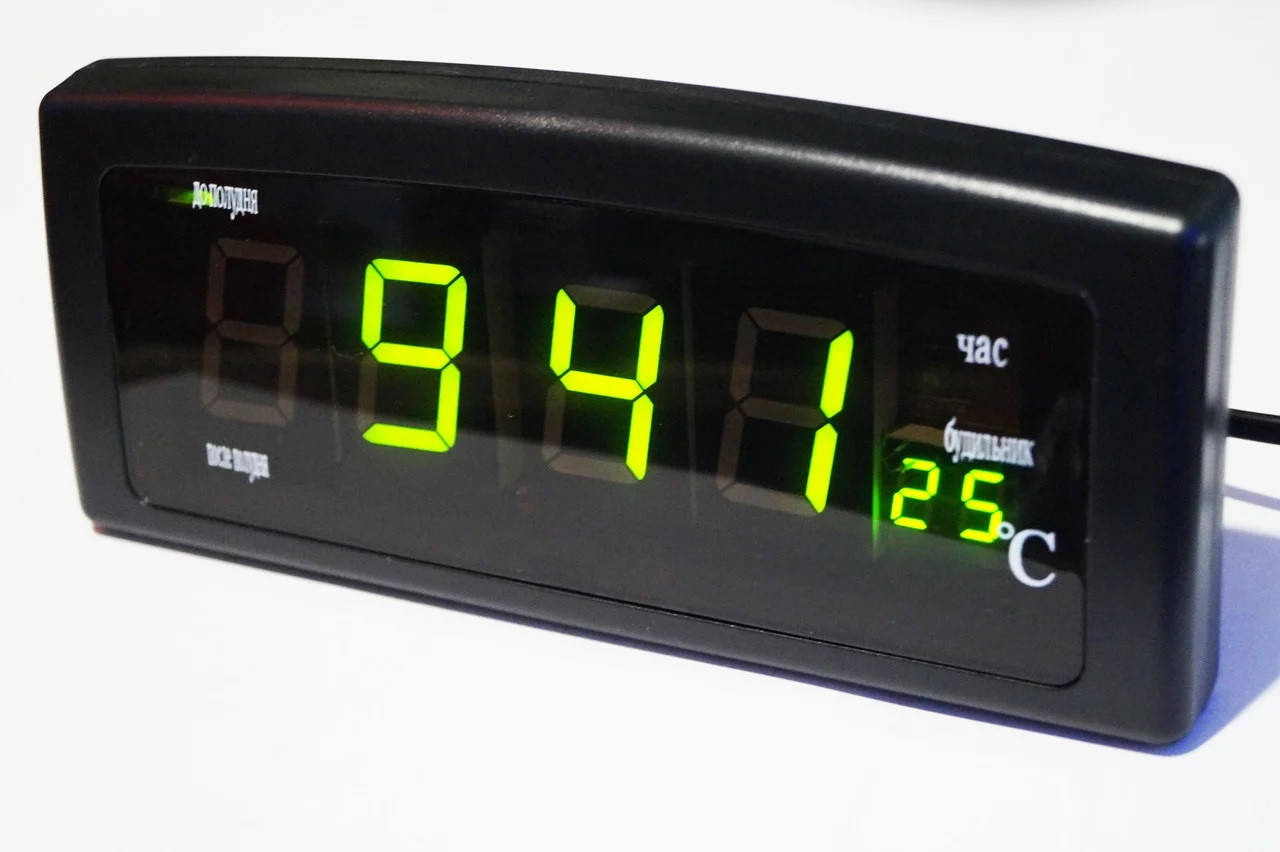 

Часы будильник Caixing CX-818 настольные 220 вольт Черные