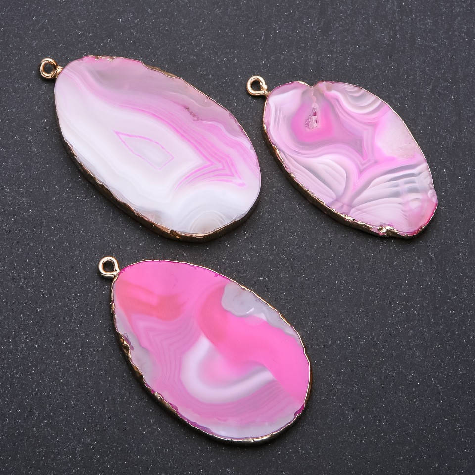 

Кулон Агат малиновый в золотистой оправе 64х34мм (+-)