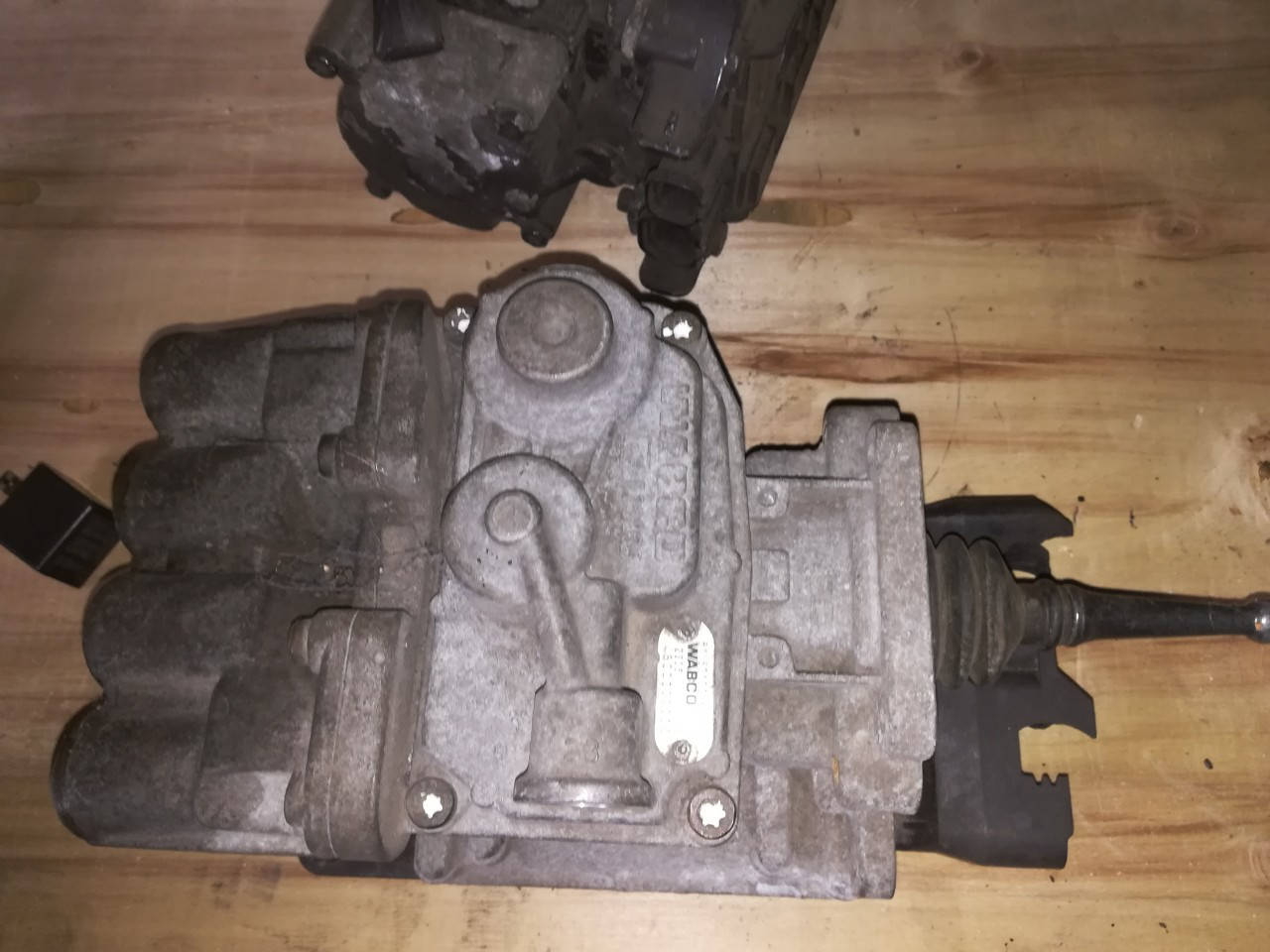 

Главный тормозной кран Wabco 81.52130.6284