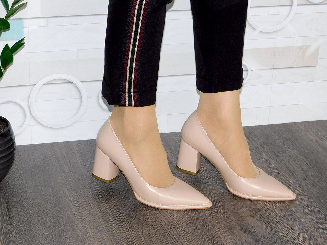 

Стильні бежеві туфлі на зручному каблуку жіночі 38, Бежевый