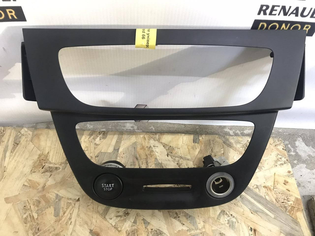 

Накладка панели, торпеды Renault Megane III 682600020R