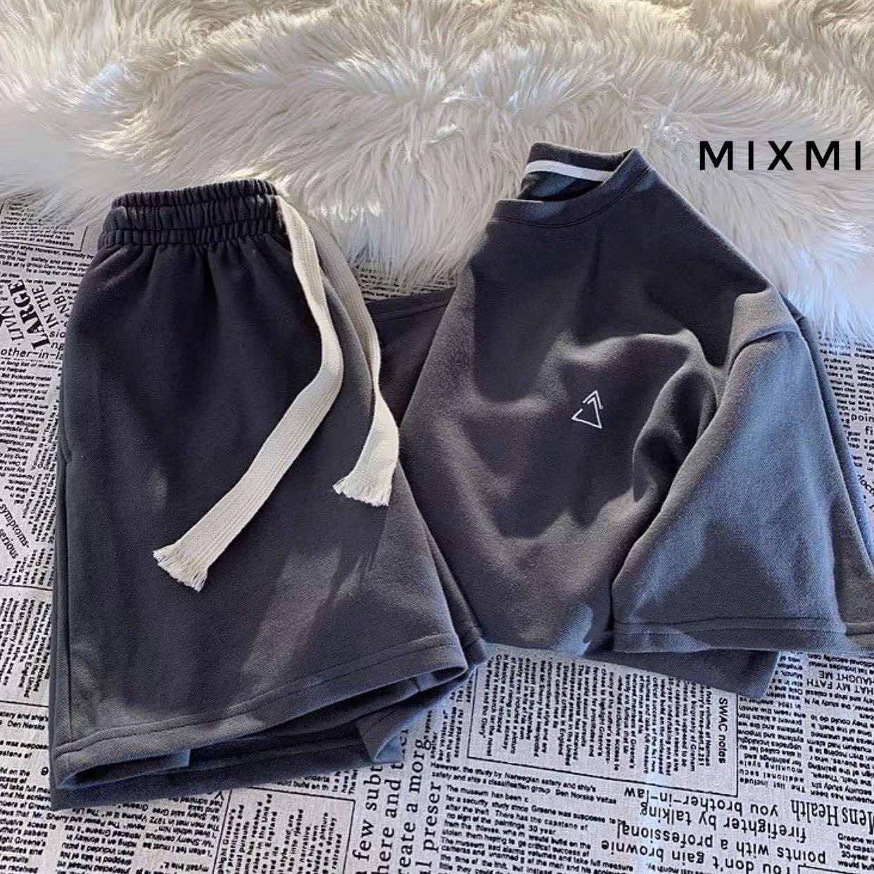 

Женский модный костюм (42-46)