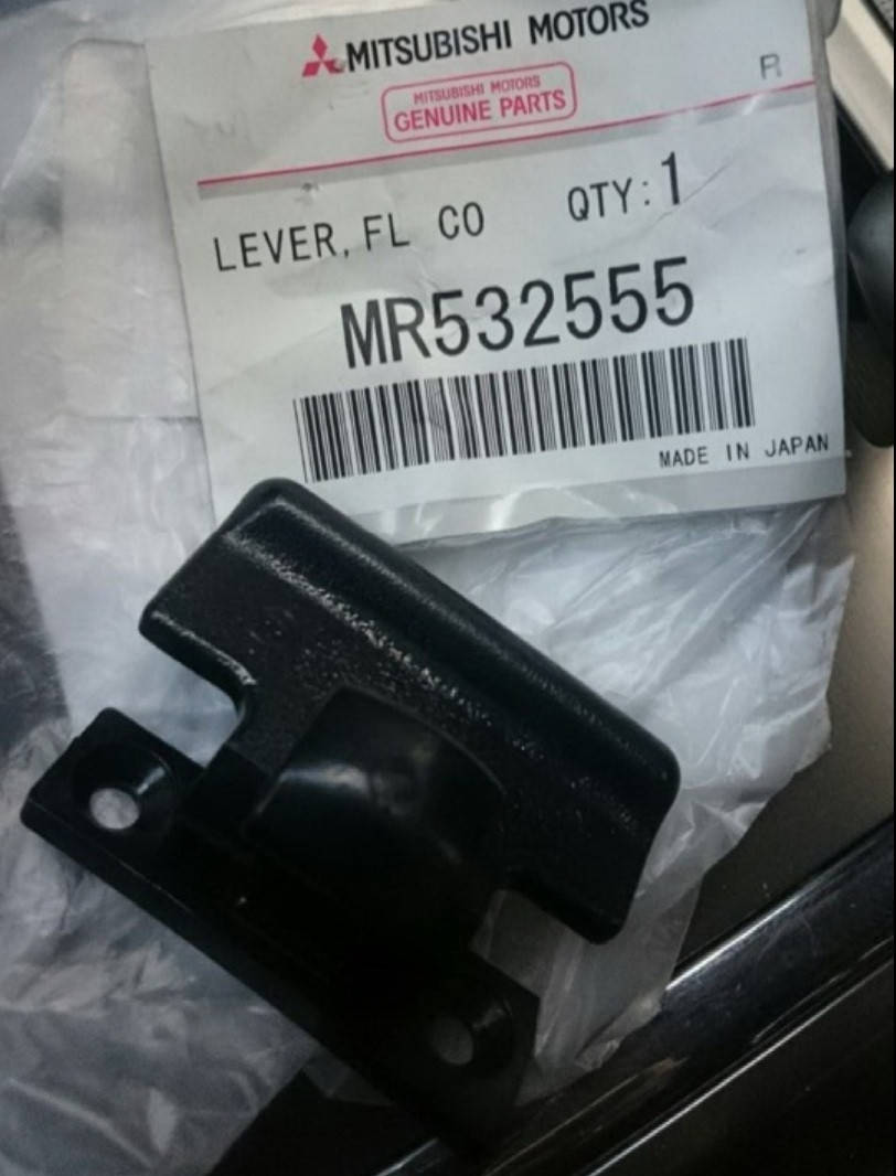 

Рычажок замка консоли MMC - MR532555