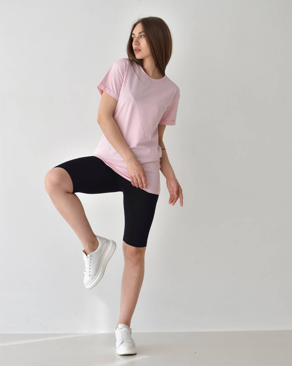 

Комплект женский на лето велосипедки и удлинённая футболка с поясом цвет розовый