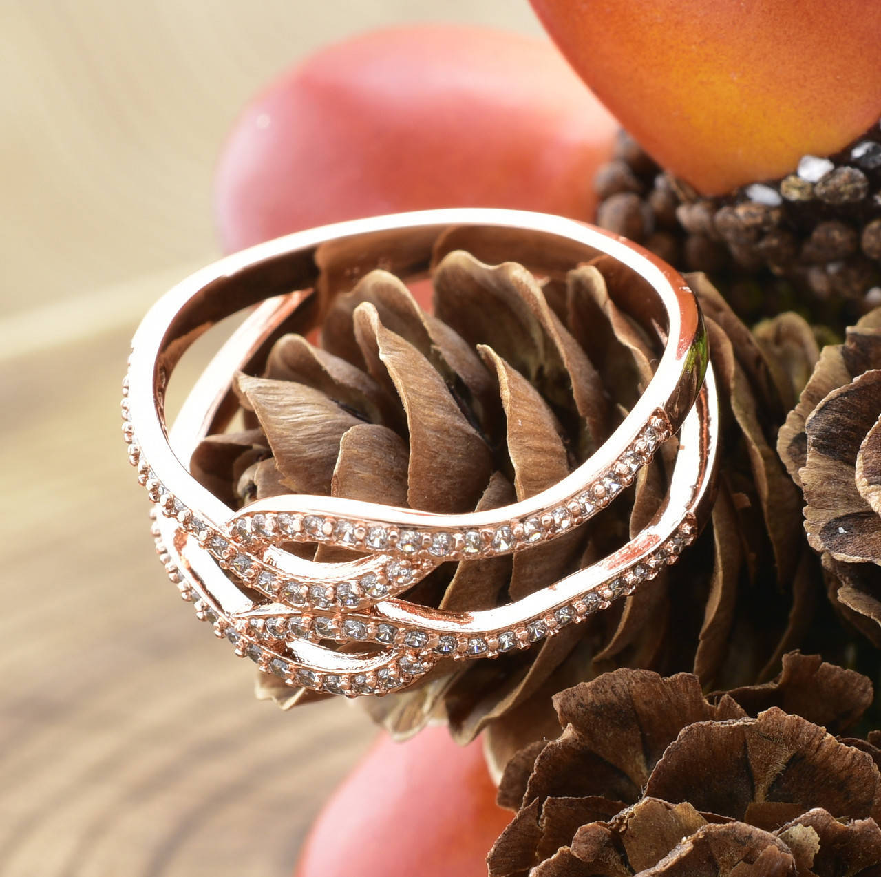 

Кольцо Xuping 14159 ширина 9 мм белые фианиты позолота РО размер 19