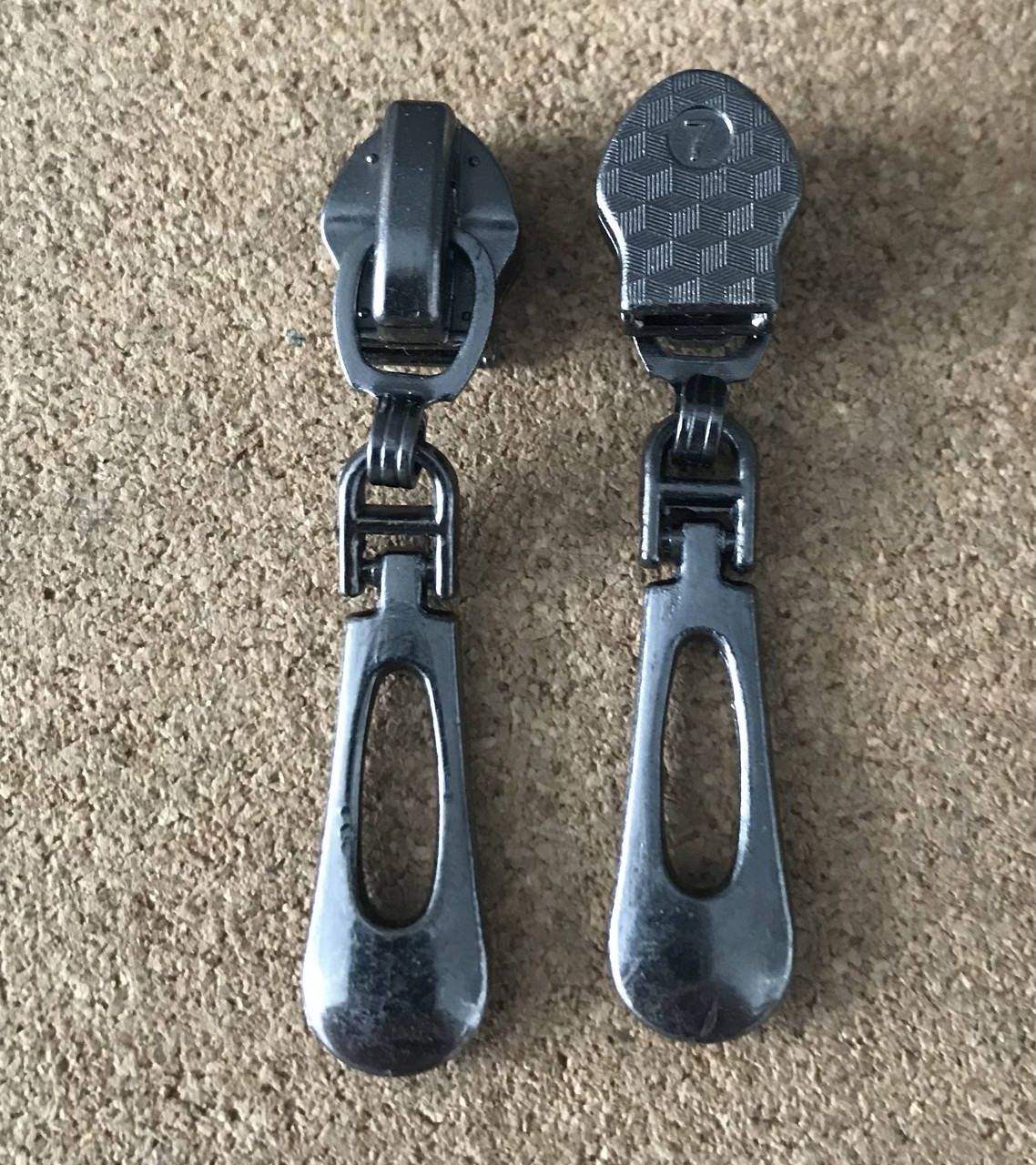 

Бегунок для спиральной витой молнии №7 Бегунки на витую молнию 7, Серебристый