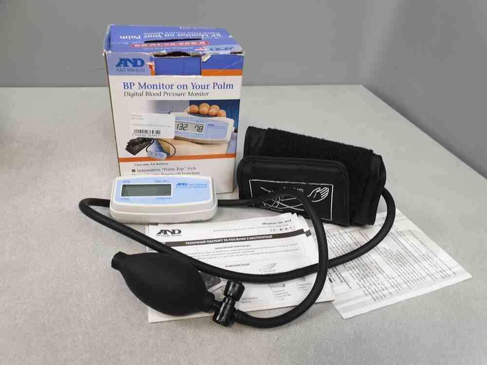 

Тонометр Б/У And UA-604