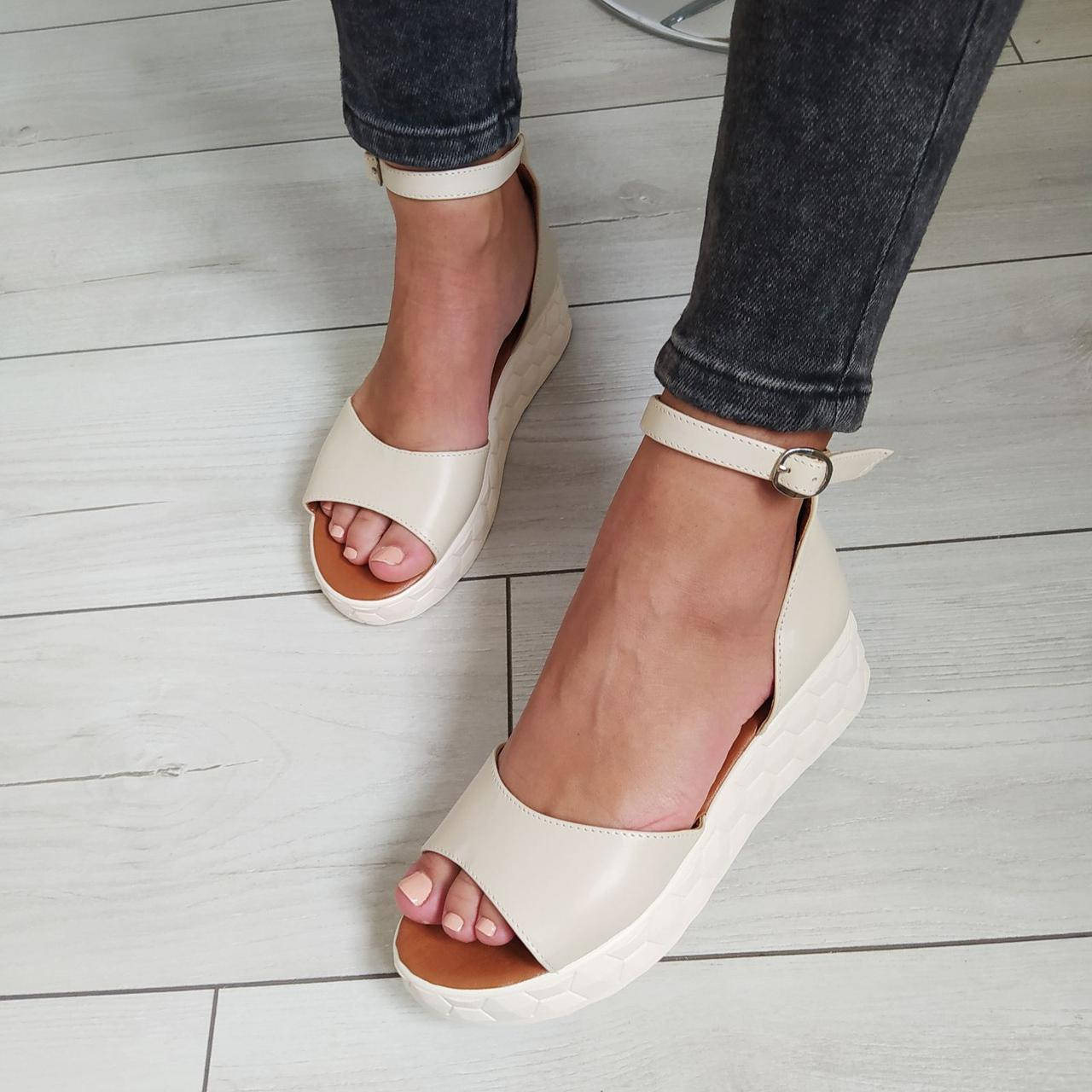 

Босоножки женские бежевые кожаные 36