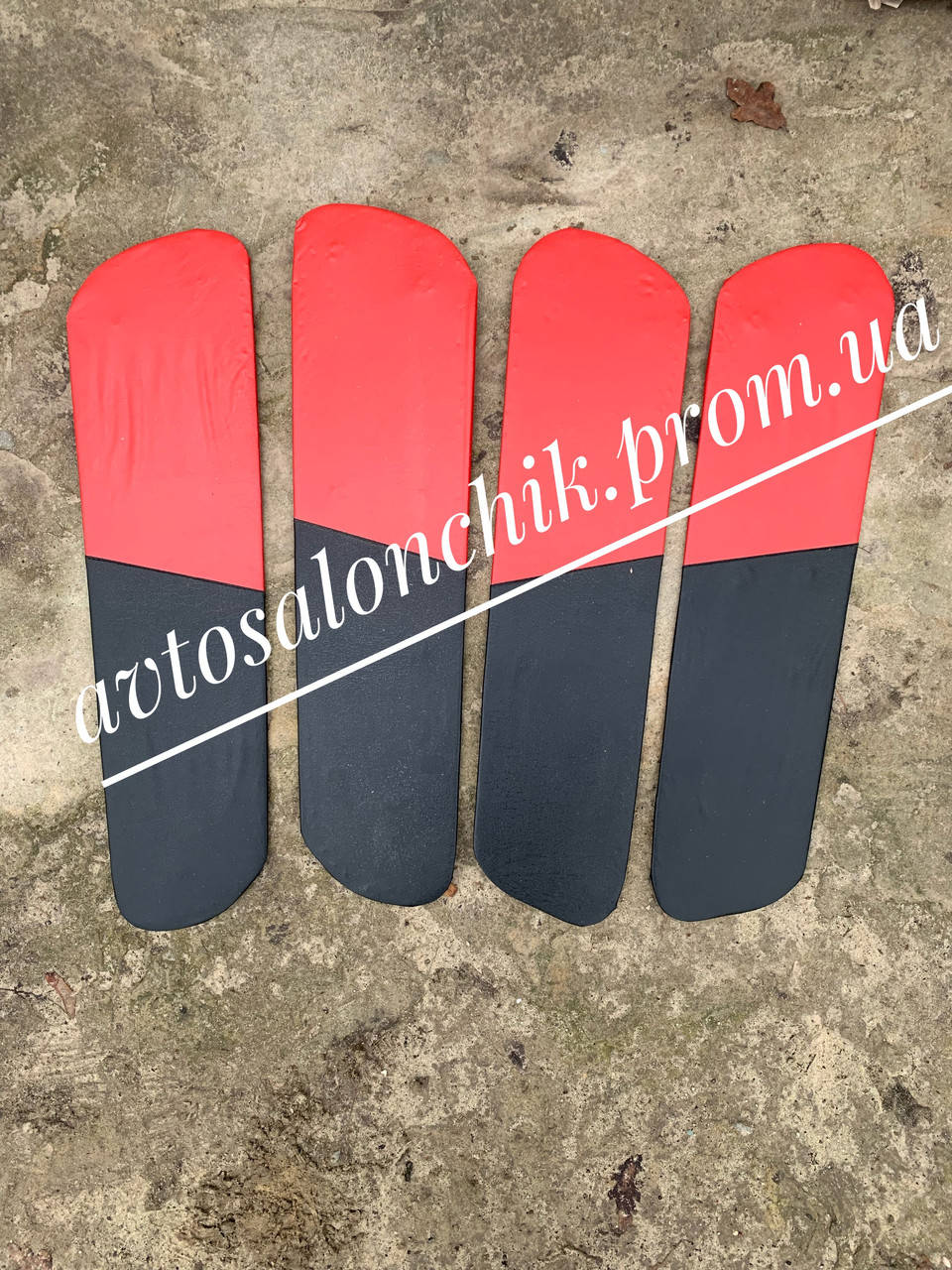 

Вставки в двери на Славуту ЗАЗ 1103 красные комплект