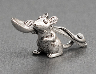 

Мышь с ложкой загребушкой, ложка и мышь