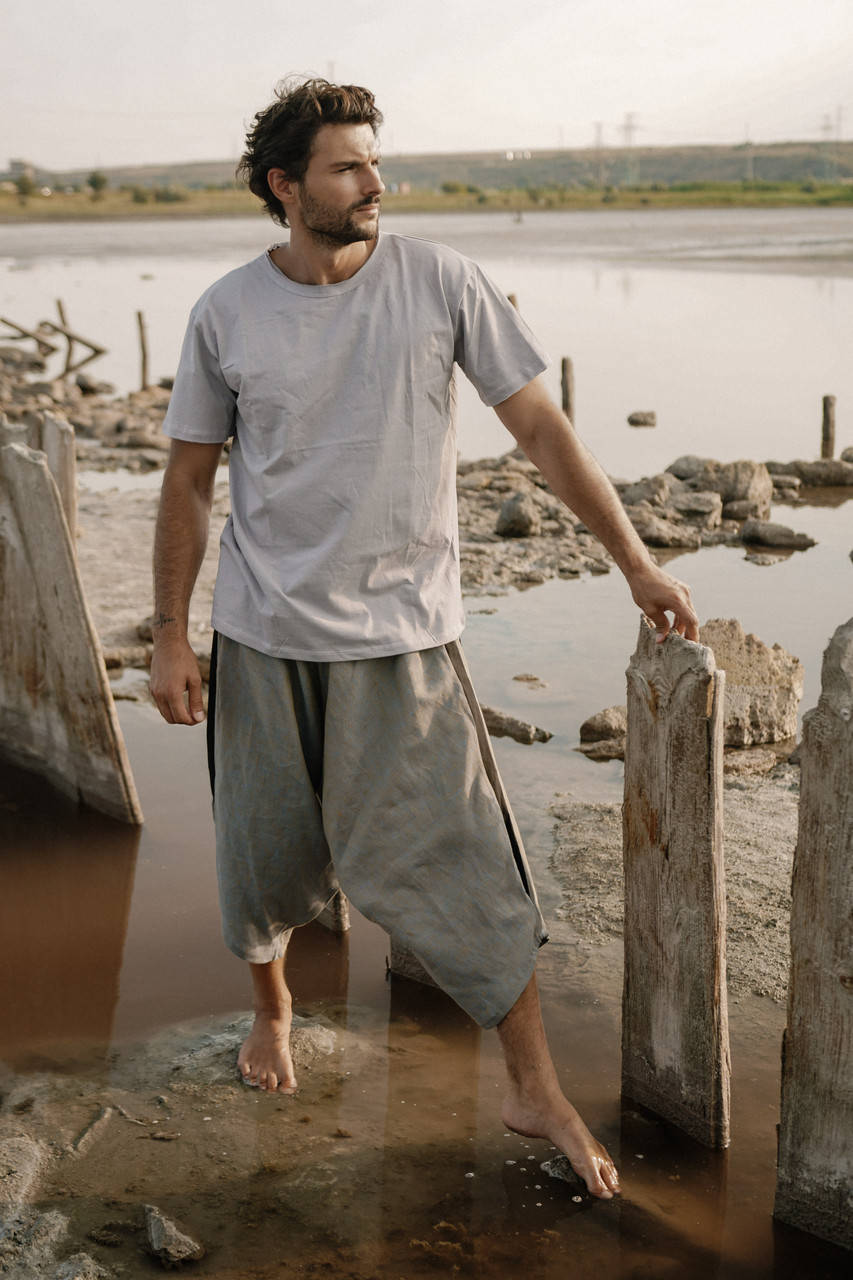 

Стильные удобные свободные мужские штаны , цвет серый с черным лампасом.№103.