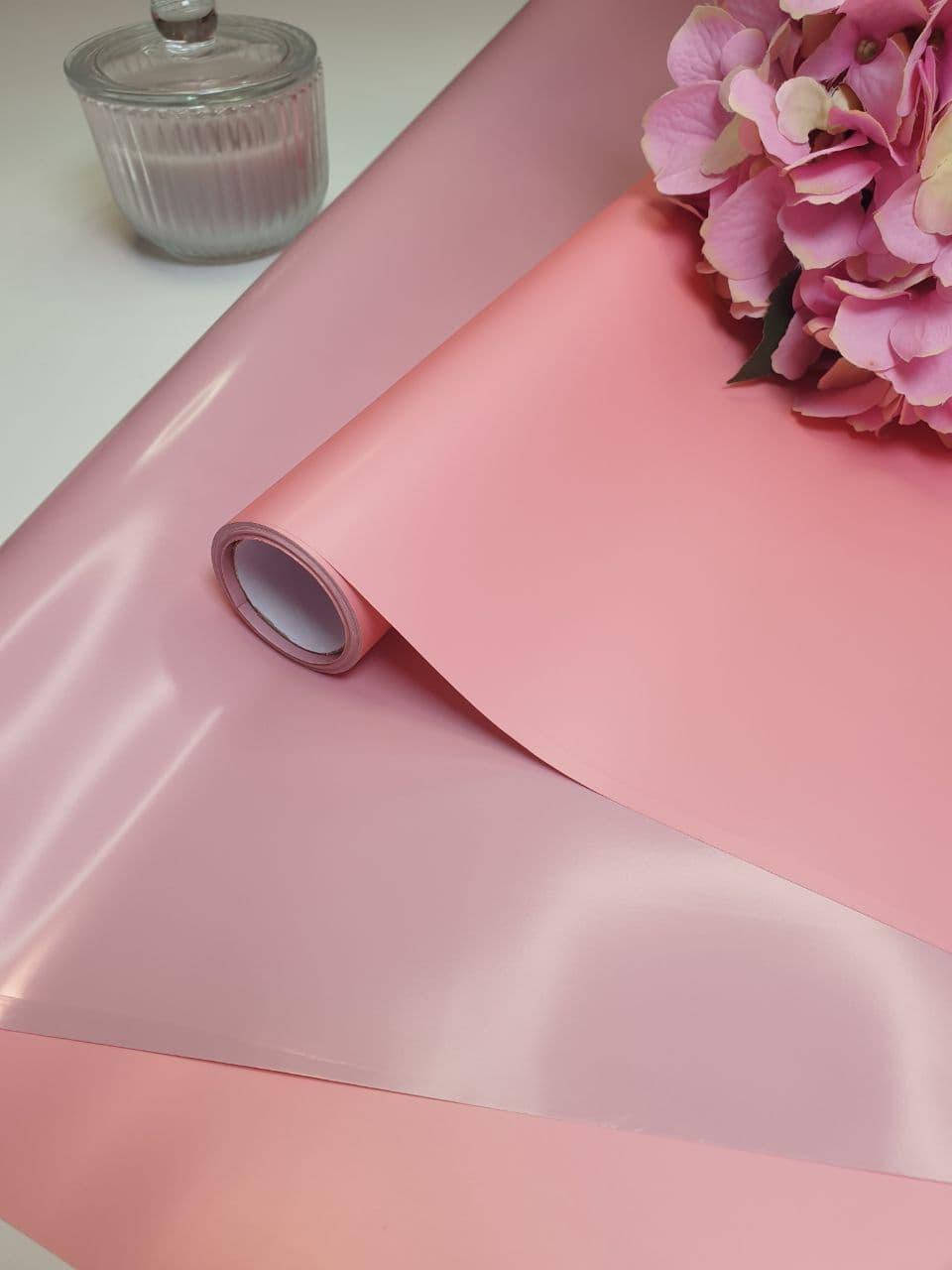 

Упаковка пленка-калька двухсторонняя в рулоне.