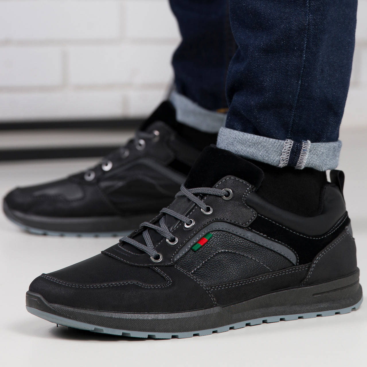 

Кроссовки мужские чорние Украинского производства, Черный