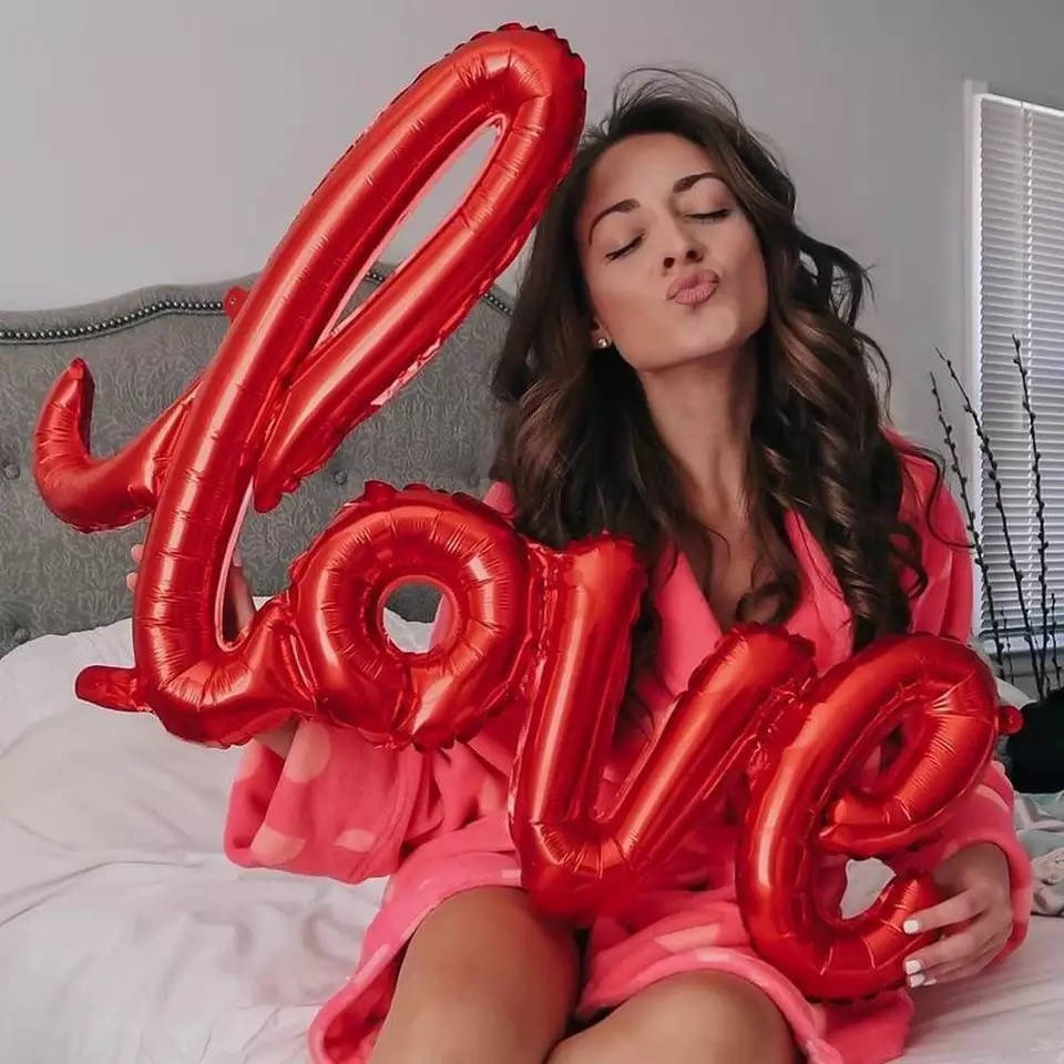 

Фольгированное Love красное