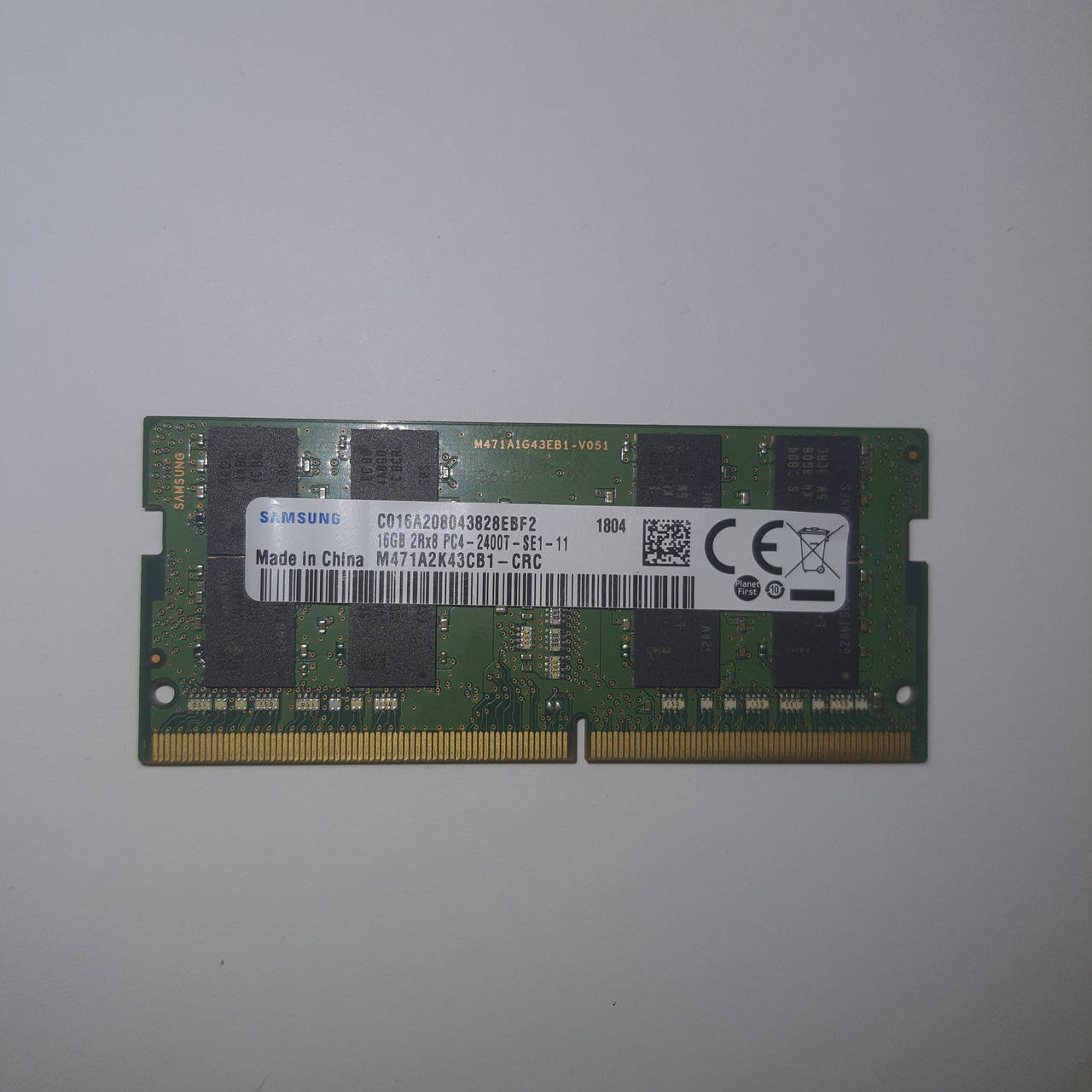 

Пам'ять для ноутбуків Samsung 16 GB SO-DIMM DDR4 2400 MHz (M471A2K43CB1-CRC)