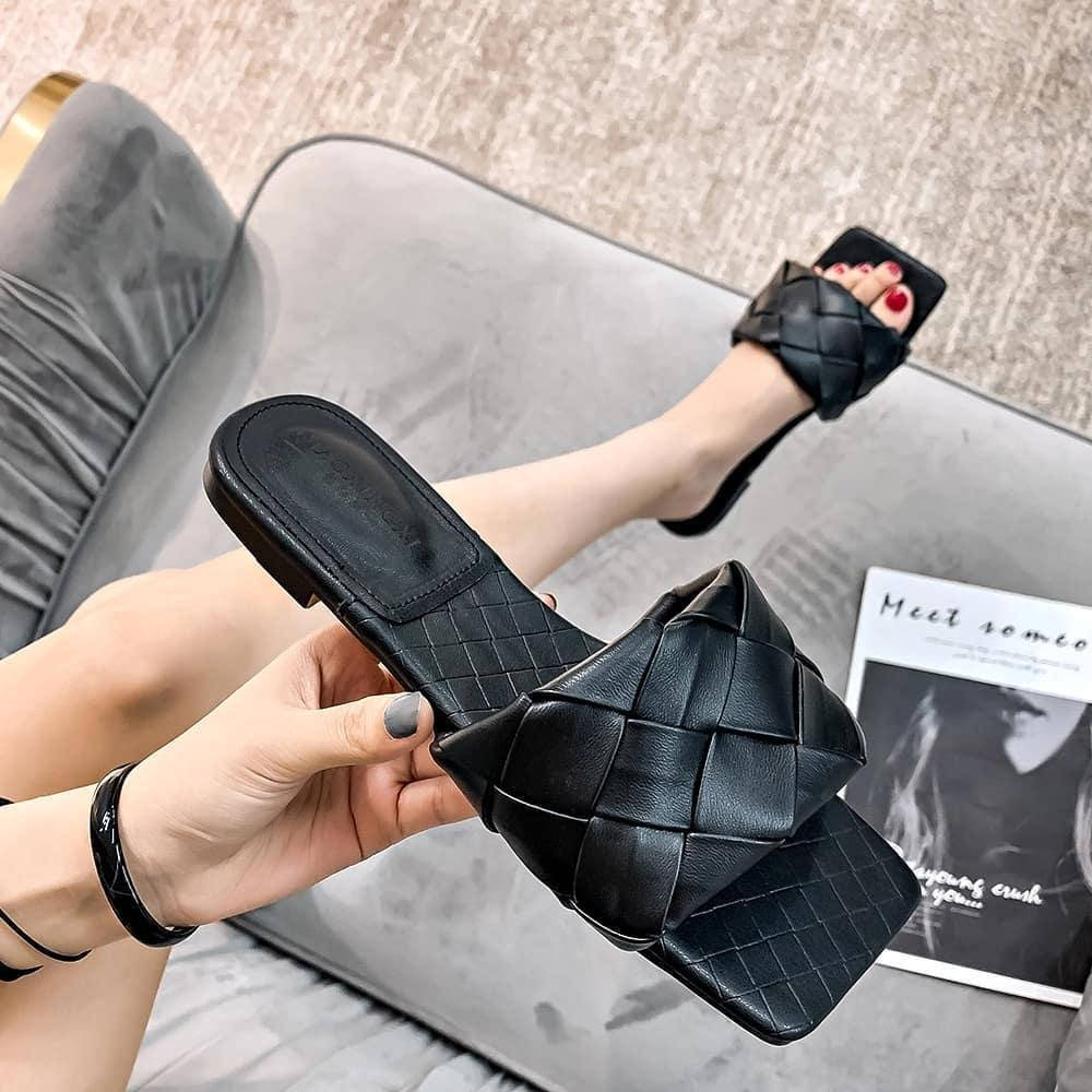 

Женские черные шлепанцы шлёпанцы с квадратным носком плетёные жіночі шльопанці з квадратним