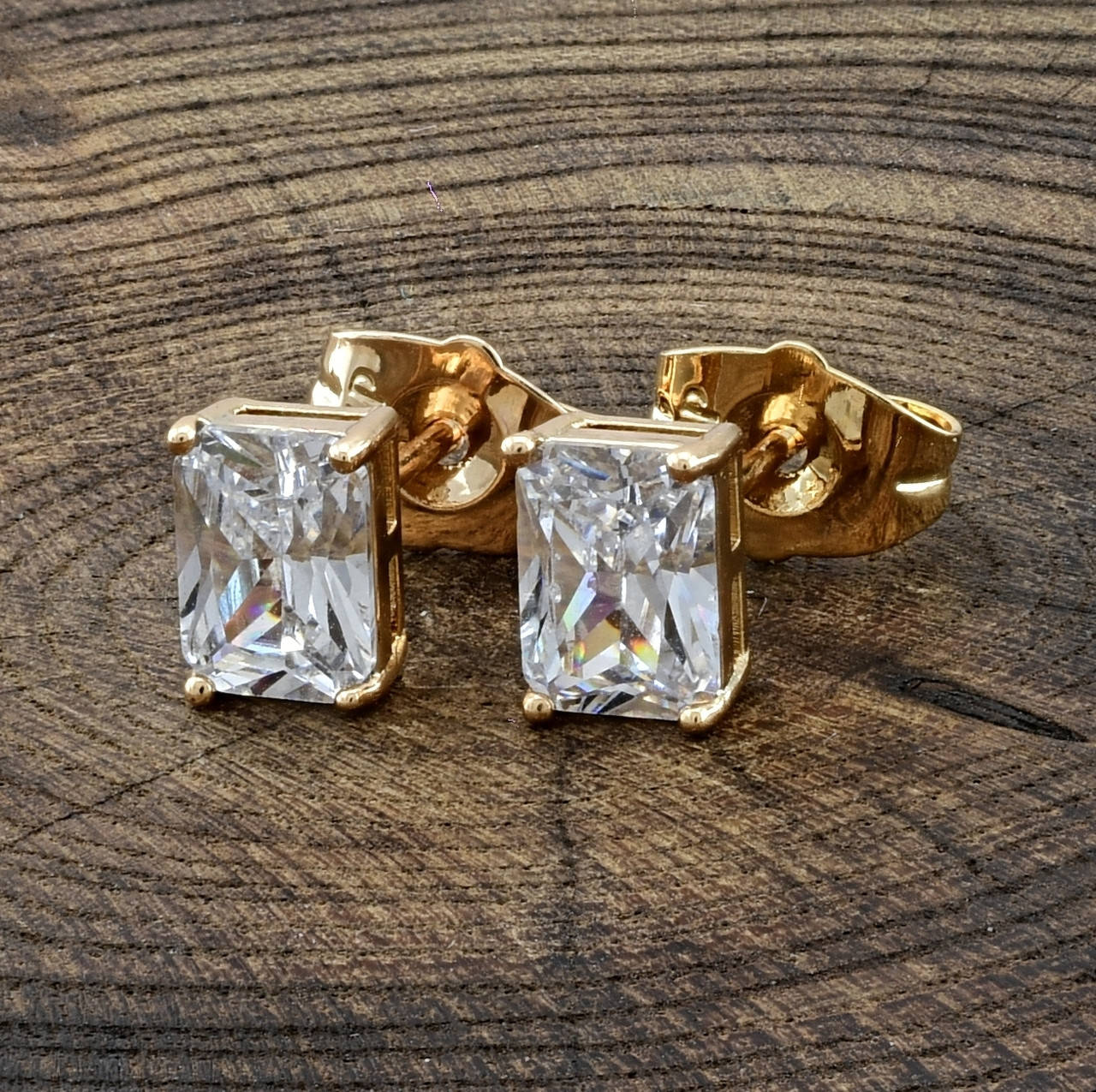 

Серьги Xuping гвоздики 35347 размер 7х5 мм белые фианиты вес 1.6 г позолота 18К