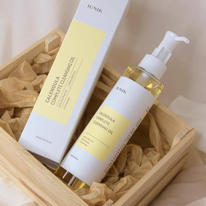 

Успокаивающее очищающее гидрофильное масло с календулой IUNIK Calendula Complete Cleansing Oil, 200 мл