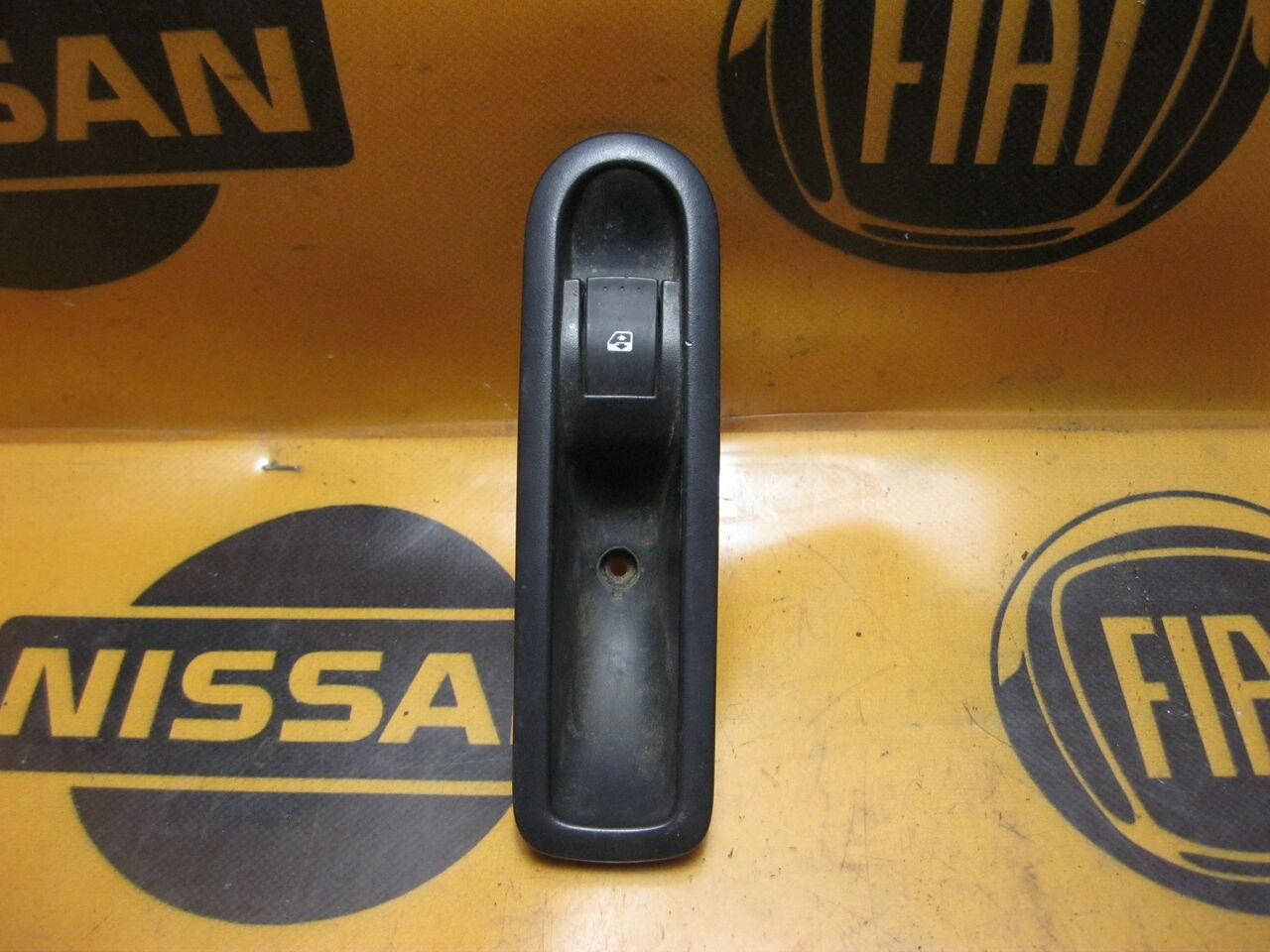 

Б/У Кнопка стеклоподъемника левая задняя RENAULT MEGANE II SCENIC 156013870