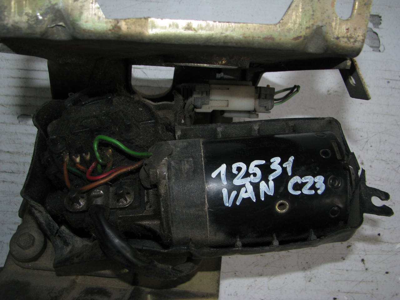 

Б/у моторчик стеклоочистителя Nissan Serena/Vanette C23 1992-2001, BOSCH 9390332230