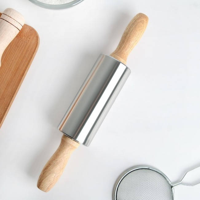 

Скалка Ø5*38 см с вращающимся валиком из нержавеющей стали и деревянными ручками