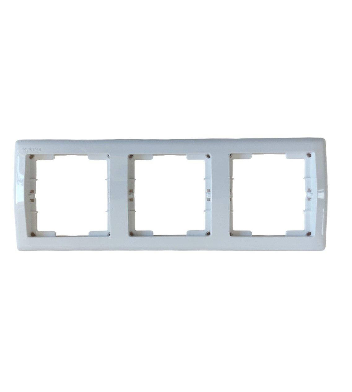 

Рамка трехпостовая горизонтальная белая Hanak