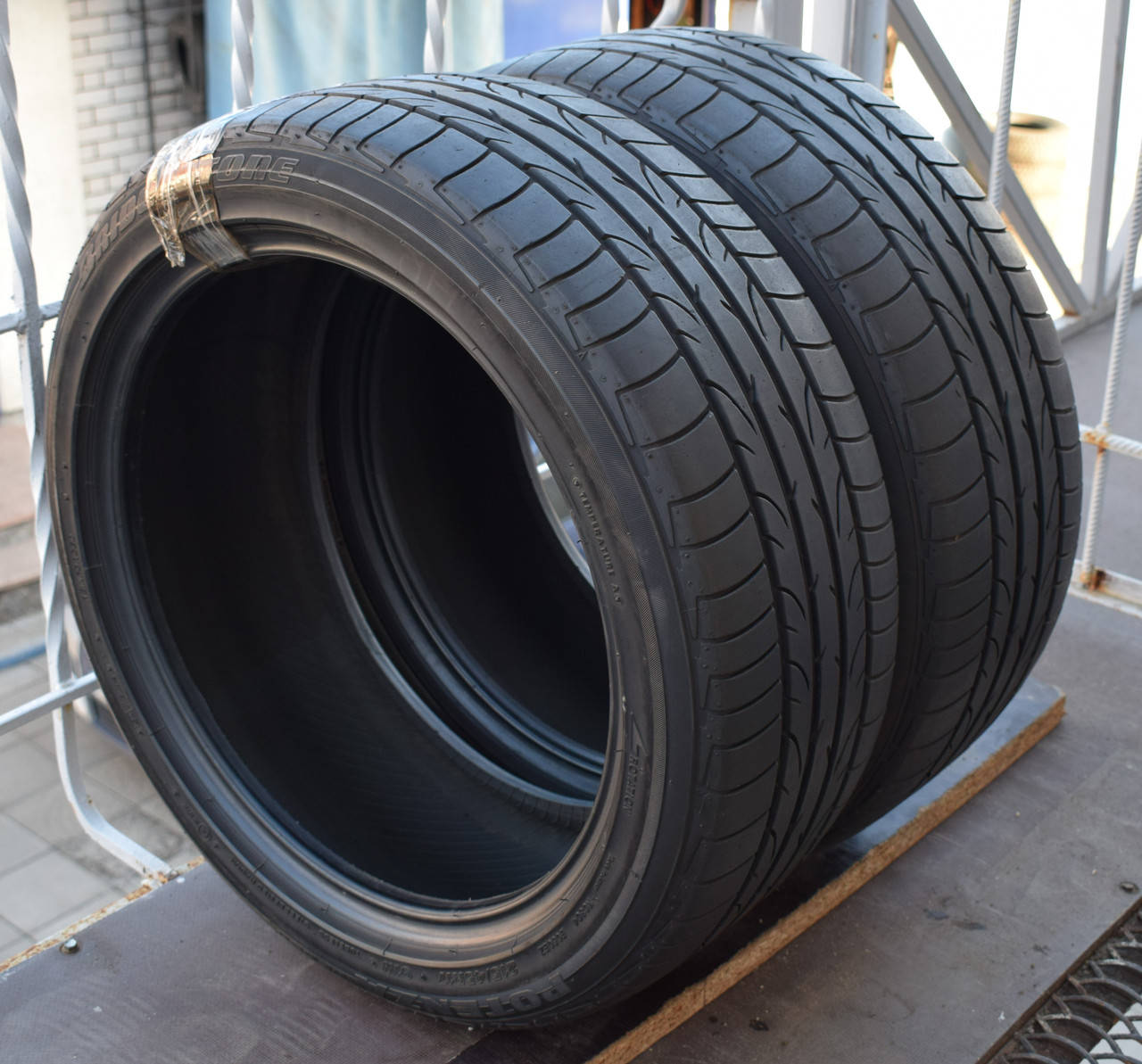 

Летние шины б/у 215/45 R17 Bridgestone Potenza, пара