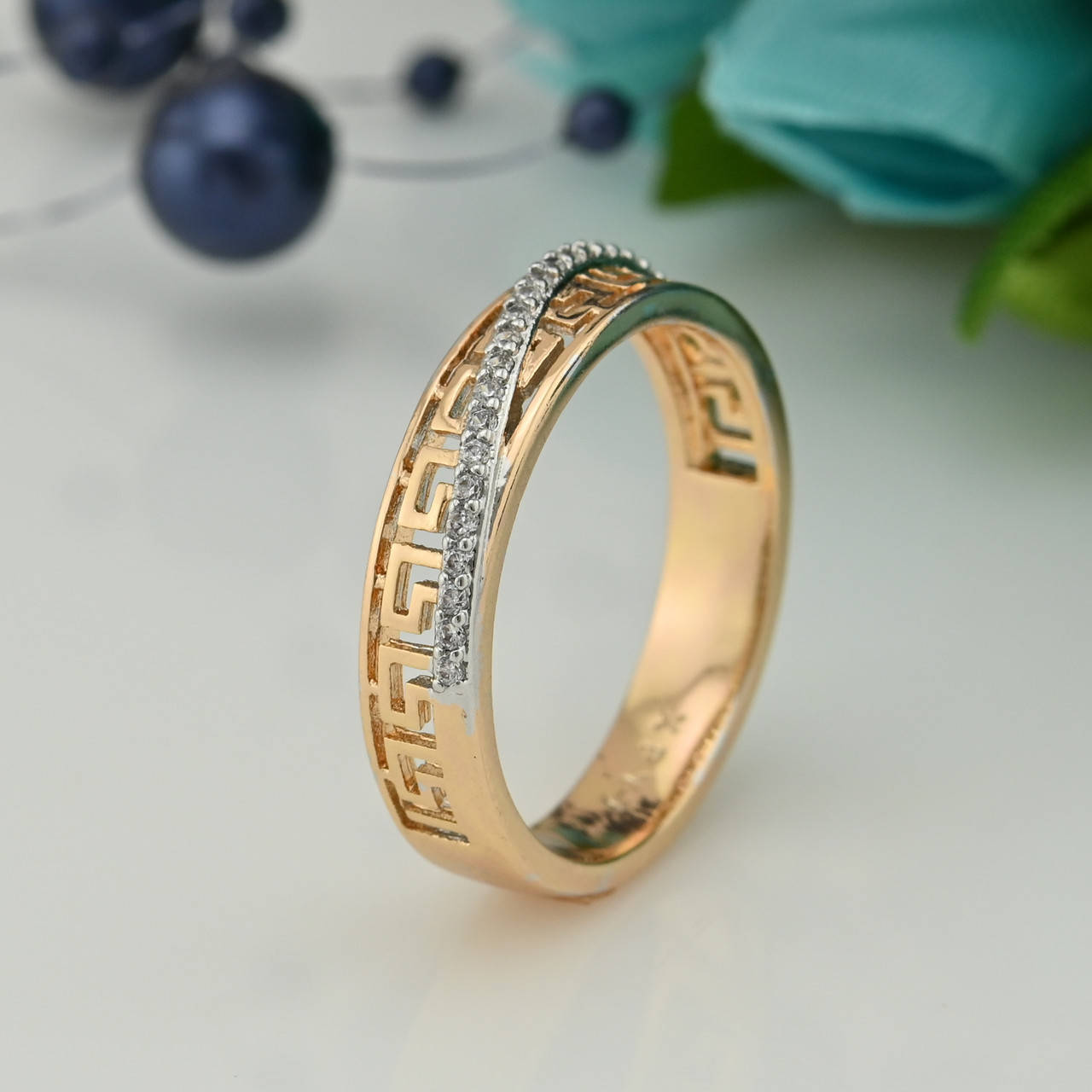 

Кольцо Xuping 15213 ширина 4 мм белые фианиты позолота с родированием 18К размер 18