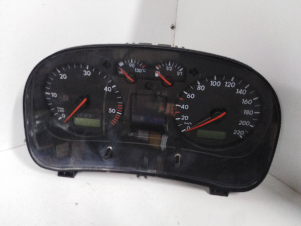 

Щиток приборов Volkswagen Golf 4, Bora, Гольф 4, Бора 1,9 TDI. 1J0920821B.