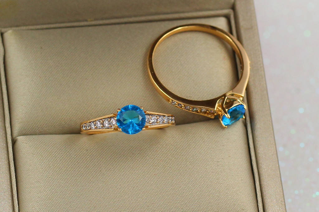 

Кольцо Xuping Jewelry с голубым камнем р 19 золотистое