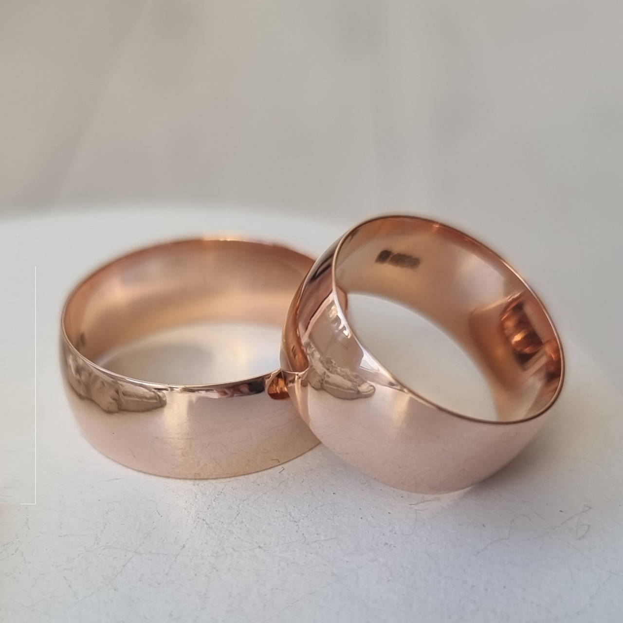 

Обручальные кольца серебряные с позолотой пара 8мм ширина