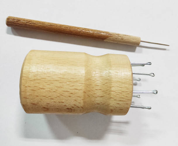 

Приспособление для плетения шнуров 8 игл с крючком., Бежевый